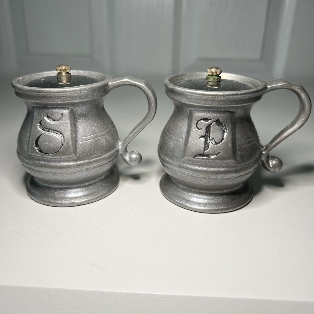 Wilton Armetale Plough Tavern Pewter Salt and Pepper‎ Shakers Colonial Pot-Belly